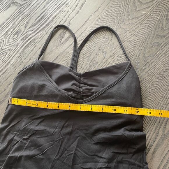 Lululemon Womens 4 Black Tank Top with Built in Bra - Picture 6 of 7
